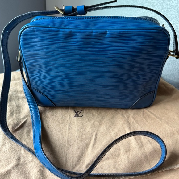 💎 Louis Vuitton Blue EPI Trocadero Crossbody 💎 - Picture 2 of 16